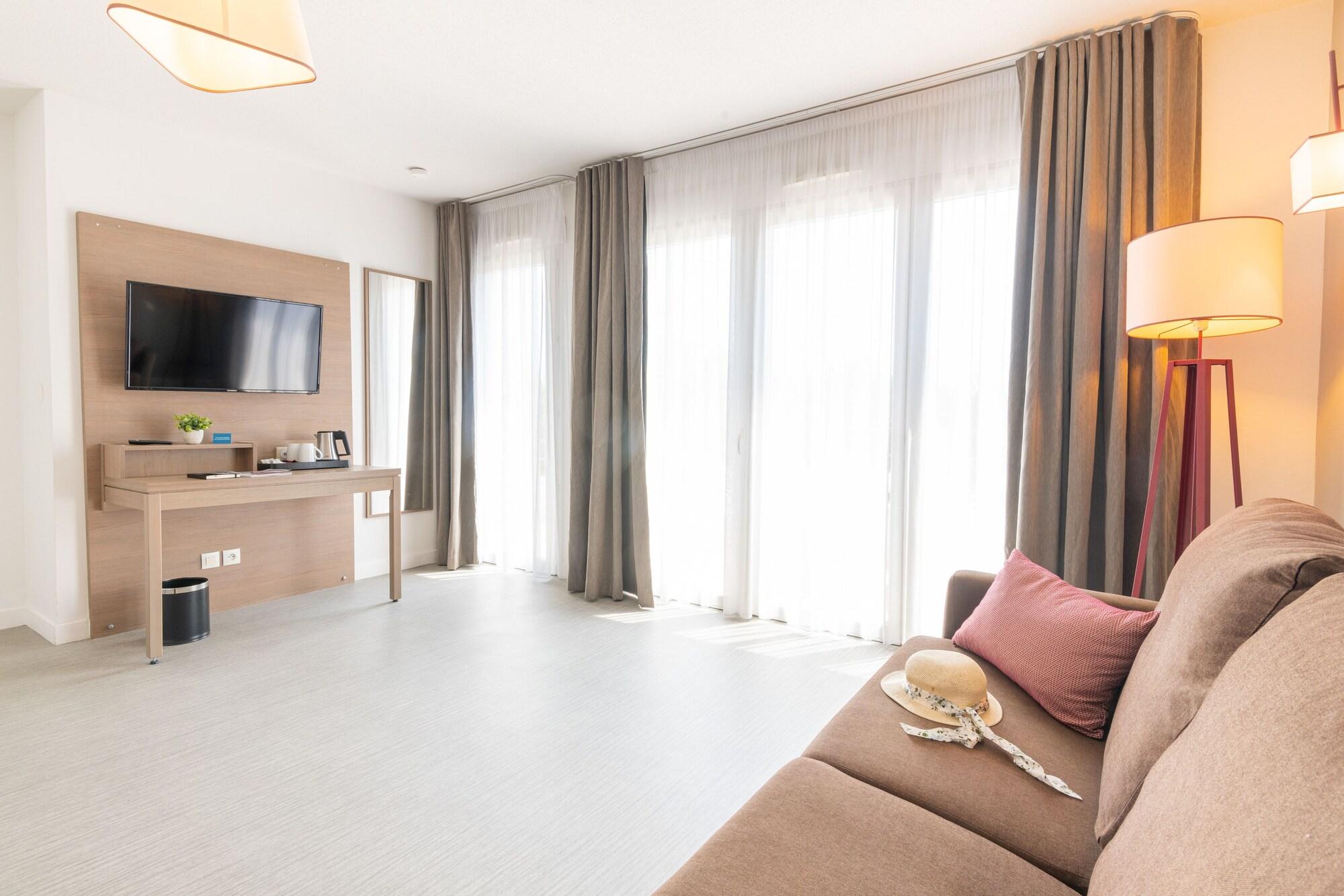Comfort Aparthotel Cannes Mandelieu ภายนอก รูปภาพ