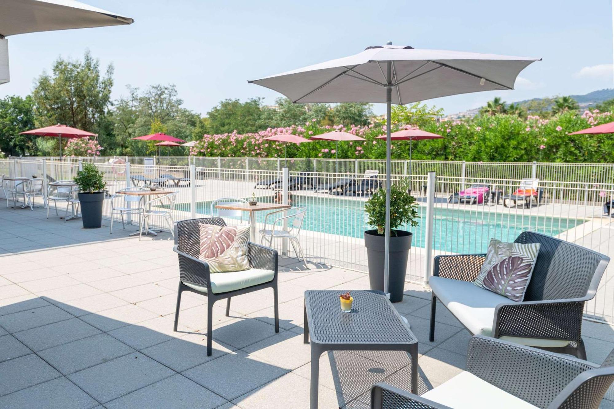 Comfort Aparthotel Cannes Mandelieu ภายนอก รูปภาพ