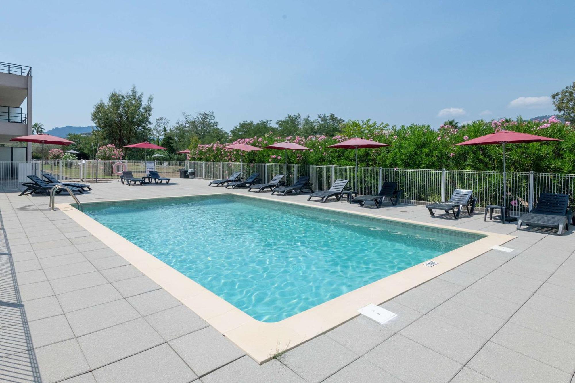 Comfort Aparthotel Cannes Mandelieu ภายนอก รูปภาพ